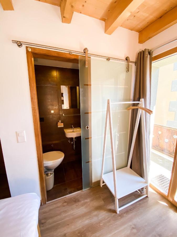 La Baraka Hostel Bagnes 外观 照片