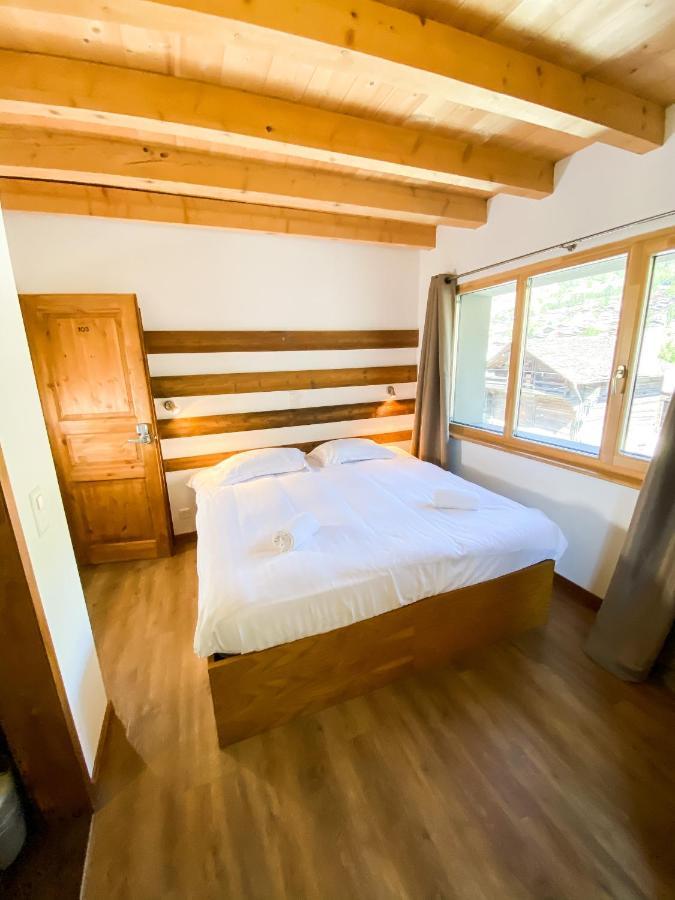 La Baraka Hostel Bagnes 外观 照片